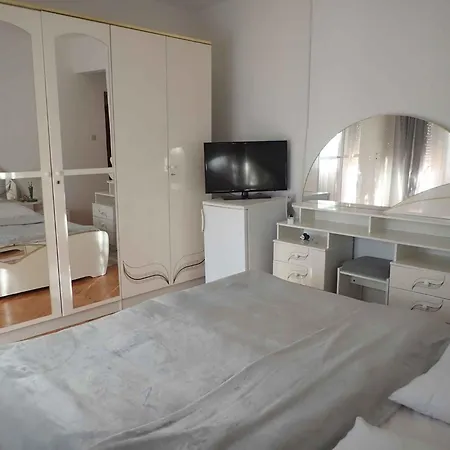 In Starigrad-paklenica 6865 Apartman *