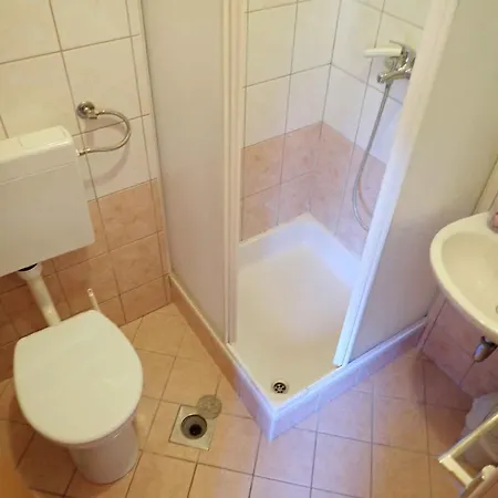 In Starigrad-paklenica 6865 Apartman