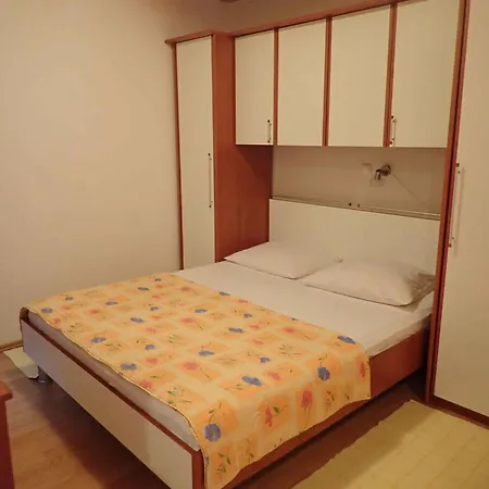 Apartman In Starigrad-paklenica 6865 *
