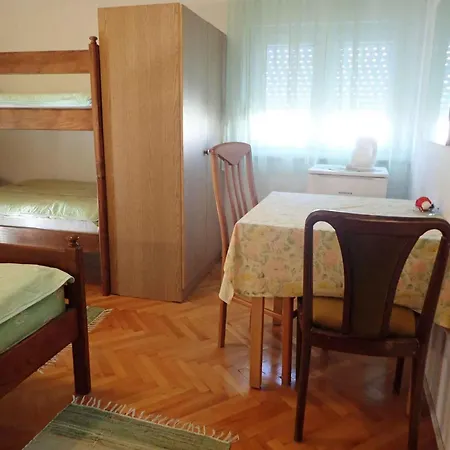 In Starigrad-paklenica 6865